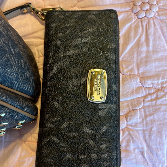 Michael Kors backpack and matching wallet - Picture 2 of 6